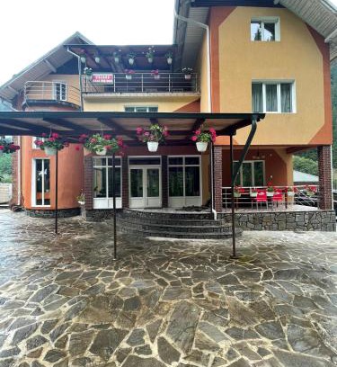 Borca House | Pensiunea Pe drumuri de munte