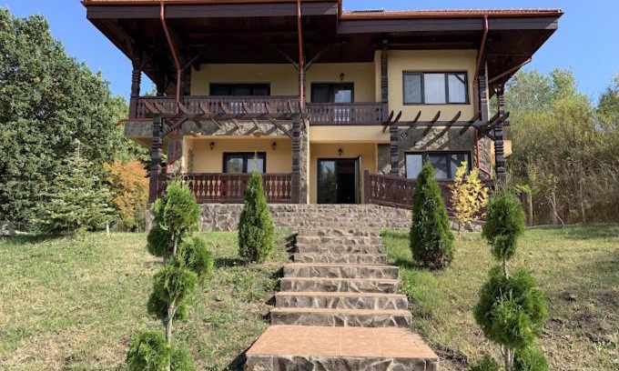 Barnova House | Pensiunea Sasha