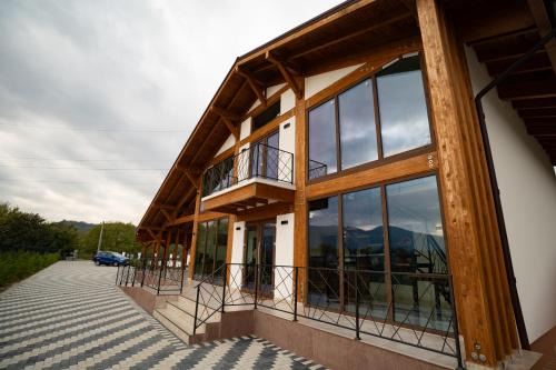 Calimanesti House | Pensiunea Subcarpati