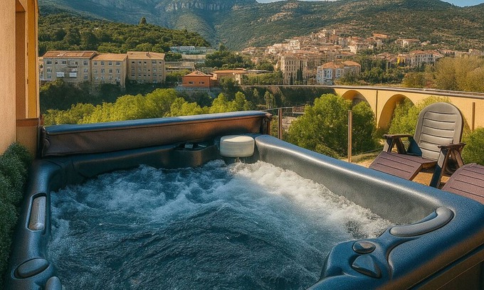 Monistrol de Montserrat Apartment | Penthouse with Jacuzzi & Montserrat Views