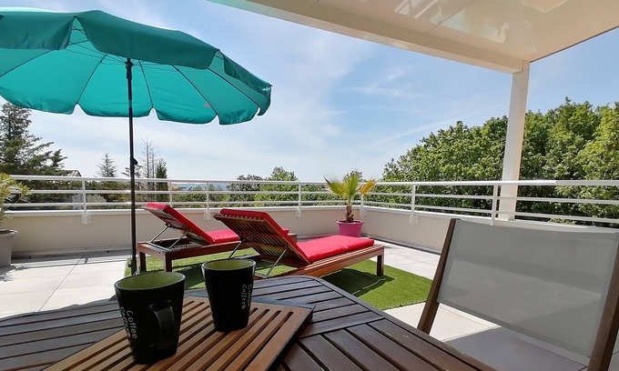 Saint-Marcel-d'Aredeche Apartment | Penthouse apartment with terrace