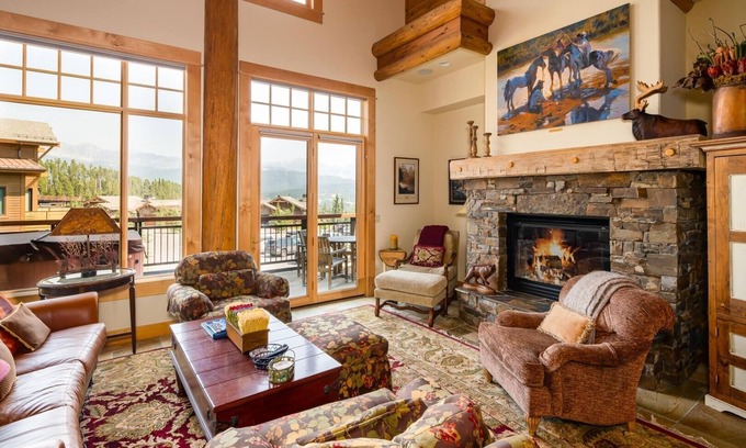 Saddle Ridge Cabin | Penthouse 4 (3-Bedroom) with Mountain view by Moonlight Basin Lodging
