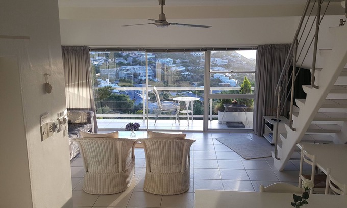 Hout Bay Apartment | Penthouse 5 min from the beach