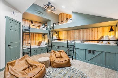 Branson House | Penthouse 7 on Taneycomo - Chic Waterfront Condo