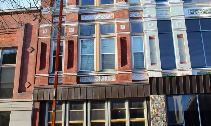 Paducah Apartment | Penthouse Apartment 4-Story Walk up