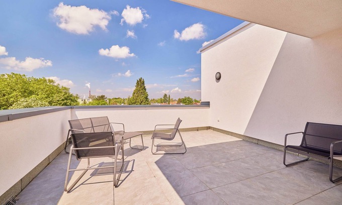 Gartenstadt Apartment | Penthouse apartment in new building with barbecue and Netflix