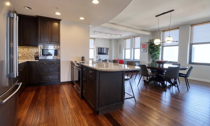 Downtown Lincoln Condo | Penthouse Condo | 3 King Beds | Downtown Lincoln