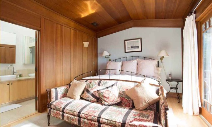 Berkeley Apartment | Penthouse Condo a short distance from UC. Very private gorgeous San Fran views