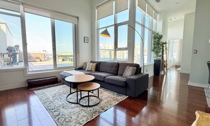 Southwest Edmonton Condo | Penthouse Condo + Roofdeck/hot tub
