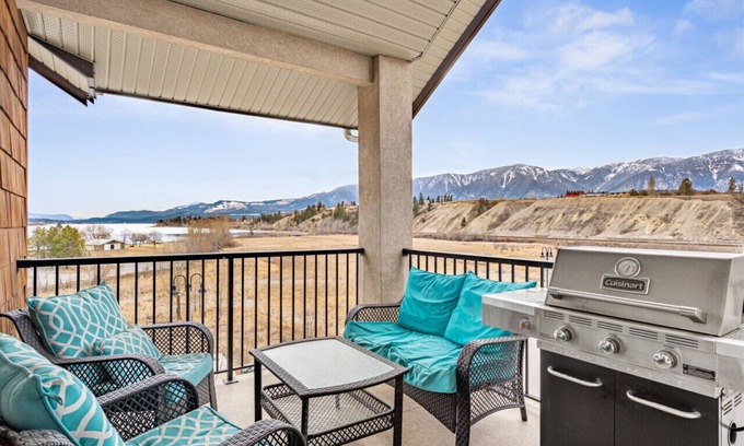 East Kootenay Apartment | Penthouse Corner | Pool | Hot Tub | Top Floor