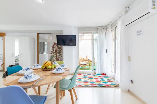 Mislata Apartment | Penthouse Duplex in a 4 floors spanish house -8 min to center by Metro