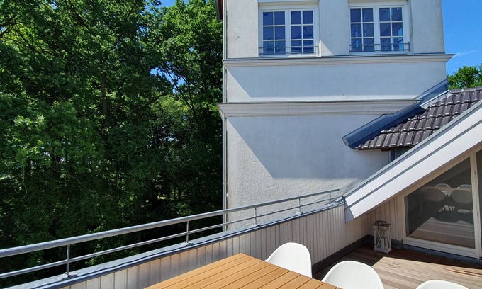 Hohen Niendorf Apartment | Penthouse/Ferienwohnung mit Turmzimmer und Dachterrasse