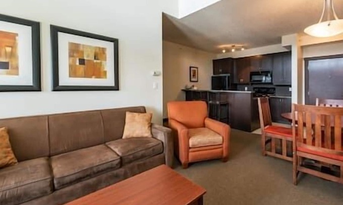 East Kootenay Condo | Penthouse King Suite/Hot Tub/BBQ