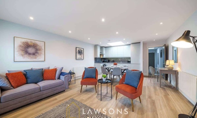 Windsor City Centre Apartment | Penthouse Living by Lawsons