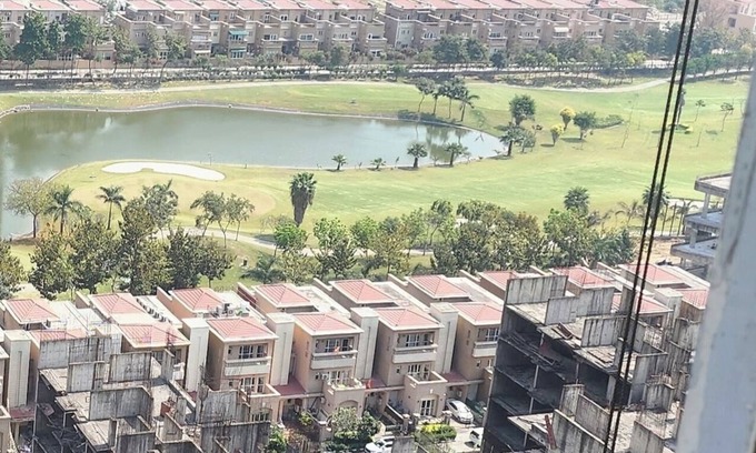Noida Bed & Breakfast | PENTHOUSE luxurious spacious Golf facing 3 Bedroom with attached washrooms