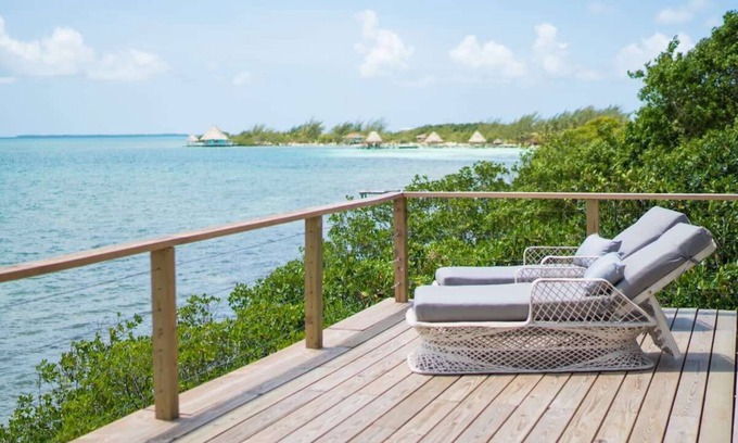 Dangriga Apartment | Penthouse Oceanfront Cabana