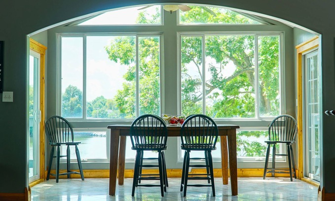 Monticello Apartment | Penthouse on the lake, walking distance from Indiana Beach