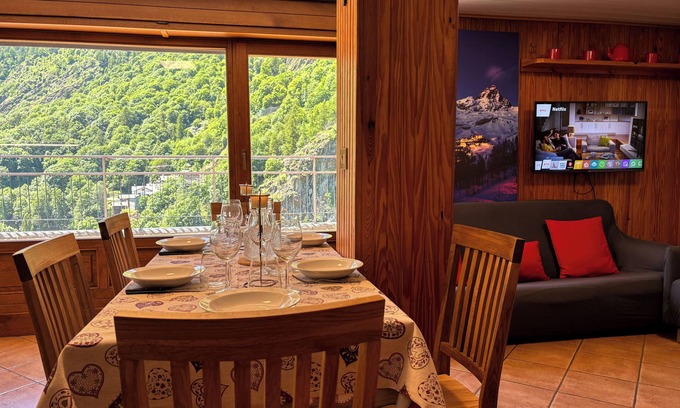 Valtournenche Apartment | Penthouse overlooking charming, quiet, spacious living room, three bedrooms