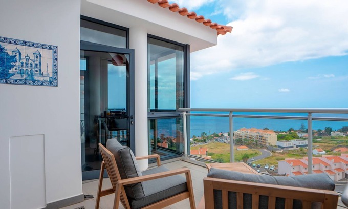 Canico Apartment | Penthouse Paradisus by LovelyStay