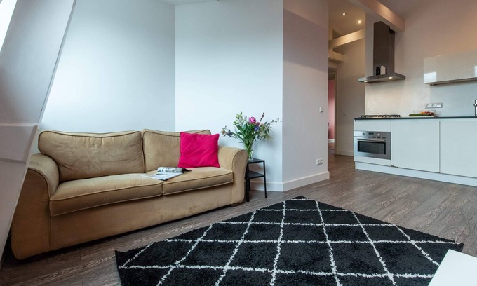 Oude Pijp Apartment | Penthouse spacious apartment with canal view
