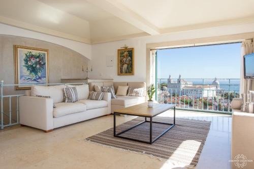 Santa Maria Maior Apartment | Penthouse Terrace 360º Lisbon View by LovelyStay