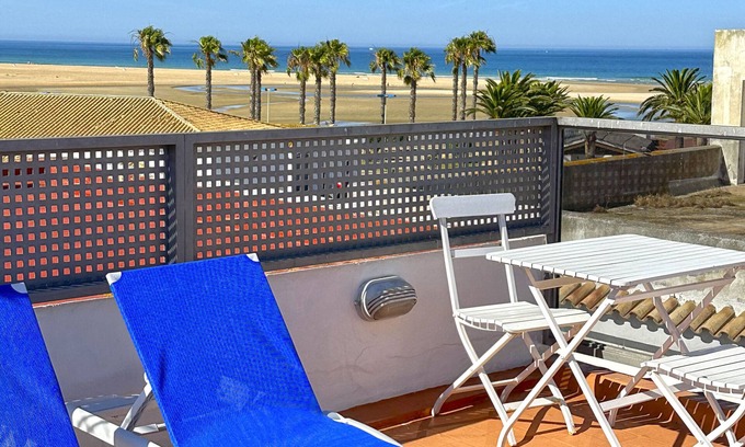 Conil de la Frontera City Center Apartment | Penthouse with large terrace and solarium with sea views, beach 150m.