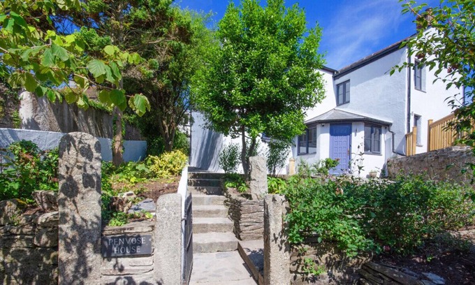 Lostwithiel House | Penvose House - Three Bedroom House, Sleeps 6