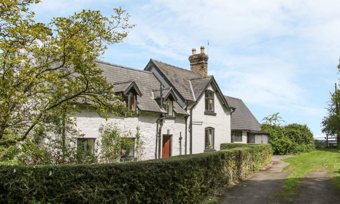 Bronygarth Cottage | PENYMAES, family friendly, character holiday cottage in Bronygarth