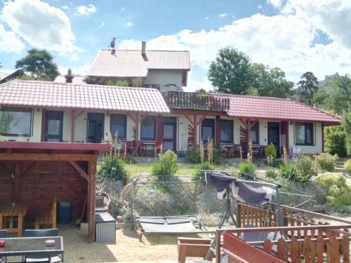Pavlov House | Penzion Nad jezerem