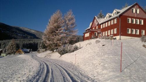 Pec pod Snezkou House | Penzion Pod lesem