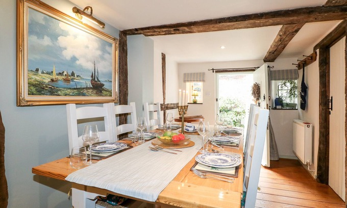Petworth Cottage | PEPPERMINT COTTAGE, pet friendly, with open fire in Petworth