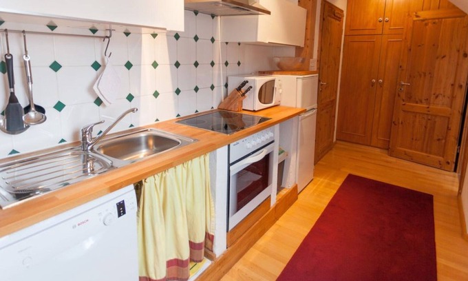 Langenneufnach Apartment | Perennial Villa - Bird's nest