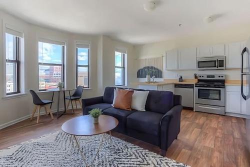 Downtown Detroit Apartment | Perfect 1BR In Prime Location & View of Stadiums