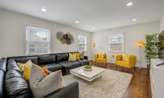Princeton Condo | Perfect 2 BR Condo in Princeton w Parking
