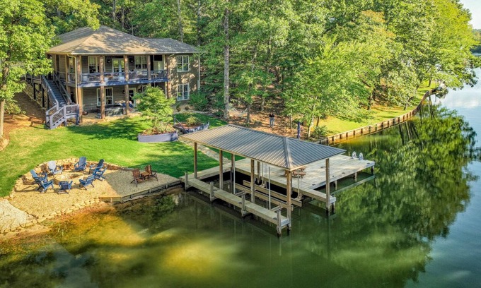 Smith Mountain Estates House | Perfect 4 Families w/2 Masters, Hot-tub + Game Room, Private Dock & Beach Area!