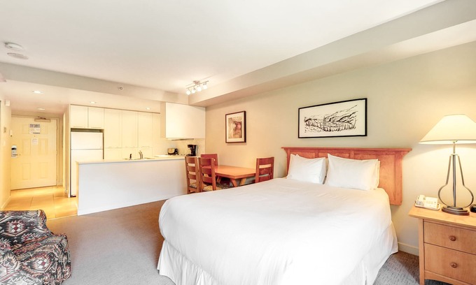 Whistler Village Apartment | Perfect 4th-floor mountain studio with gym, jetted tub, fireplace, full kitchen