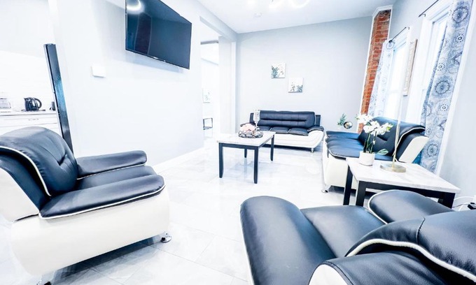 Downtown Niagara Falls House | Perfect 6BR Stay Near Niagara Falls & Attractions
