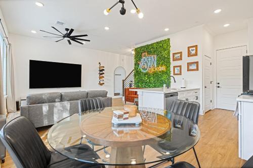 East MLK House | Perfect Austin Townhome,12 min to Downtown