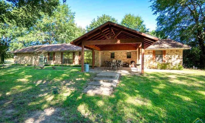 Dogwood House | Perfect beach spot!