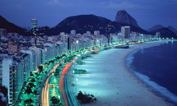 Copacabana Apartment | Perfect Beachfront Beach for the Best New Year's Eve in Rio de Janeiro