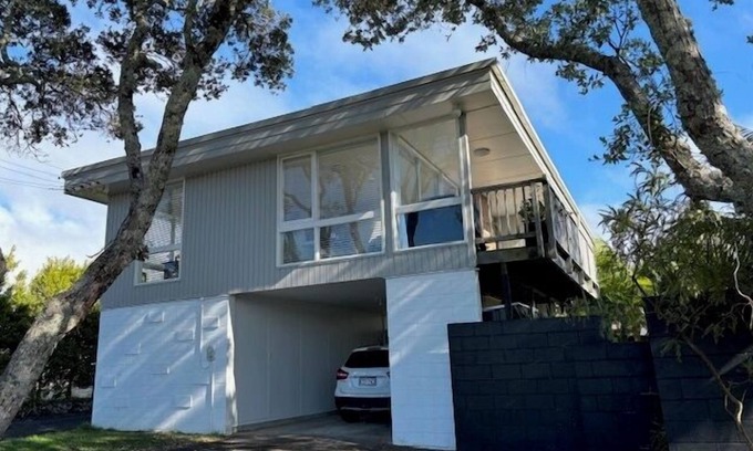 Castor Bay House | Perfect blend of nature and comfort .