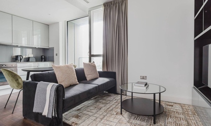 Canary Wharf Apartment | Perfect Canary Wharf 1BR w/Balcony, nr Dining & Pubs, by Blueground