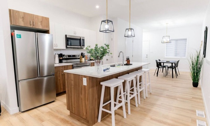St. James House | Perfect Comfy Retreat | Premium Location Home Stay