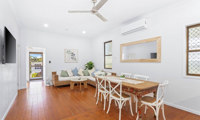 Lammermoor House | Perfect Cooee Bay Beach Getaway!