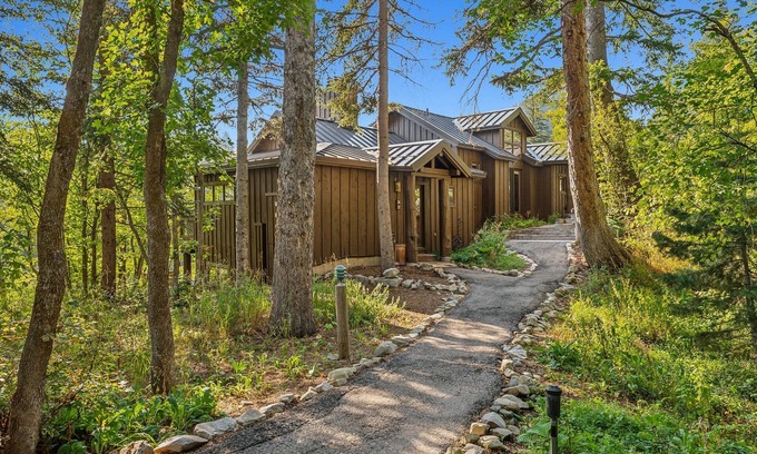 Sundance Condo | PERFECT COUPLES RETREAT W/HOT TUB & FIREPLACE- SUNDANCE COTTAGE