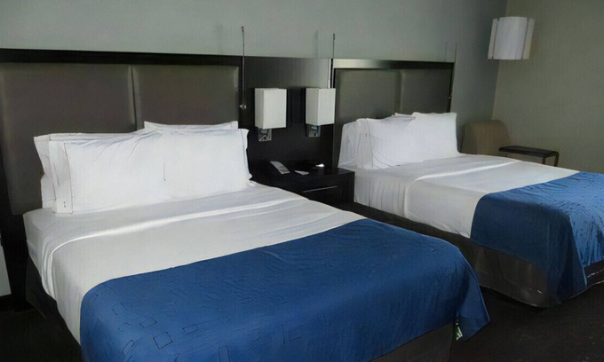 Romulus House | Perfect Escape for a Relaxing Getaway! W/ Gym