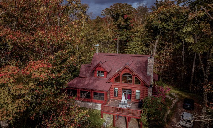Riviere-Rouge Ski Chalet | Perfect Family Cottage - 4 Bedrooms with Lake Access, Hot Tub and Pool Table