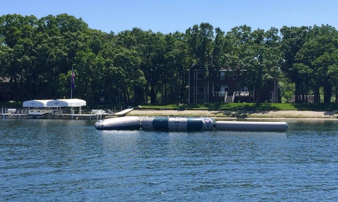 Alexandria House | Perfect Family Getaway - Pontoon, Sandy Beach, Water Trampoline and More!