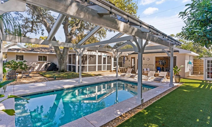 East Beach House | Perfect Family Beach Home With Pool, Bikes & More!
