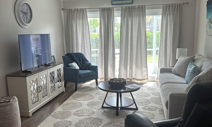 Longboat Key Condo | Perfect FL Longboat Key Getaway, steps from the Gulf! Sleeps 4